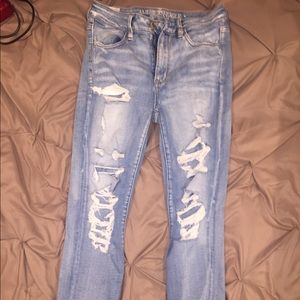 American Eagle Distressed Skinny Jeans. Size 6.